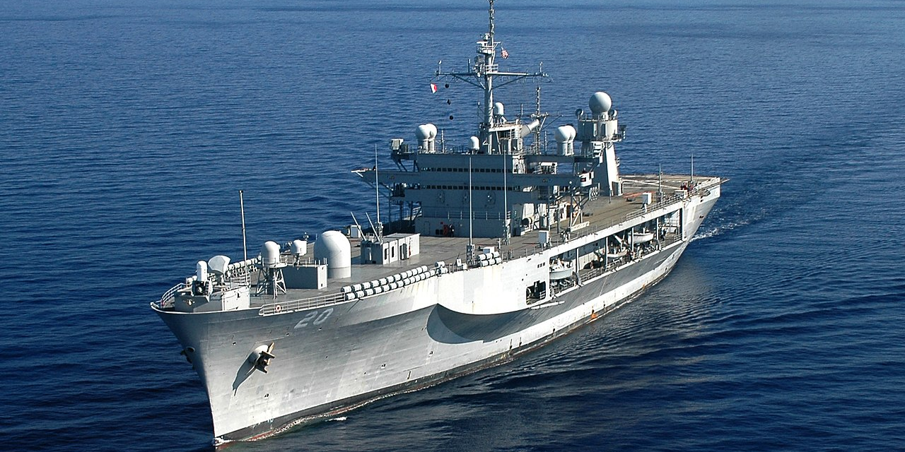 Путин о корабле США в Черном море: Можем посмотреть в бинокль или прицел систем обороны
