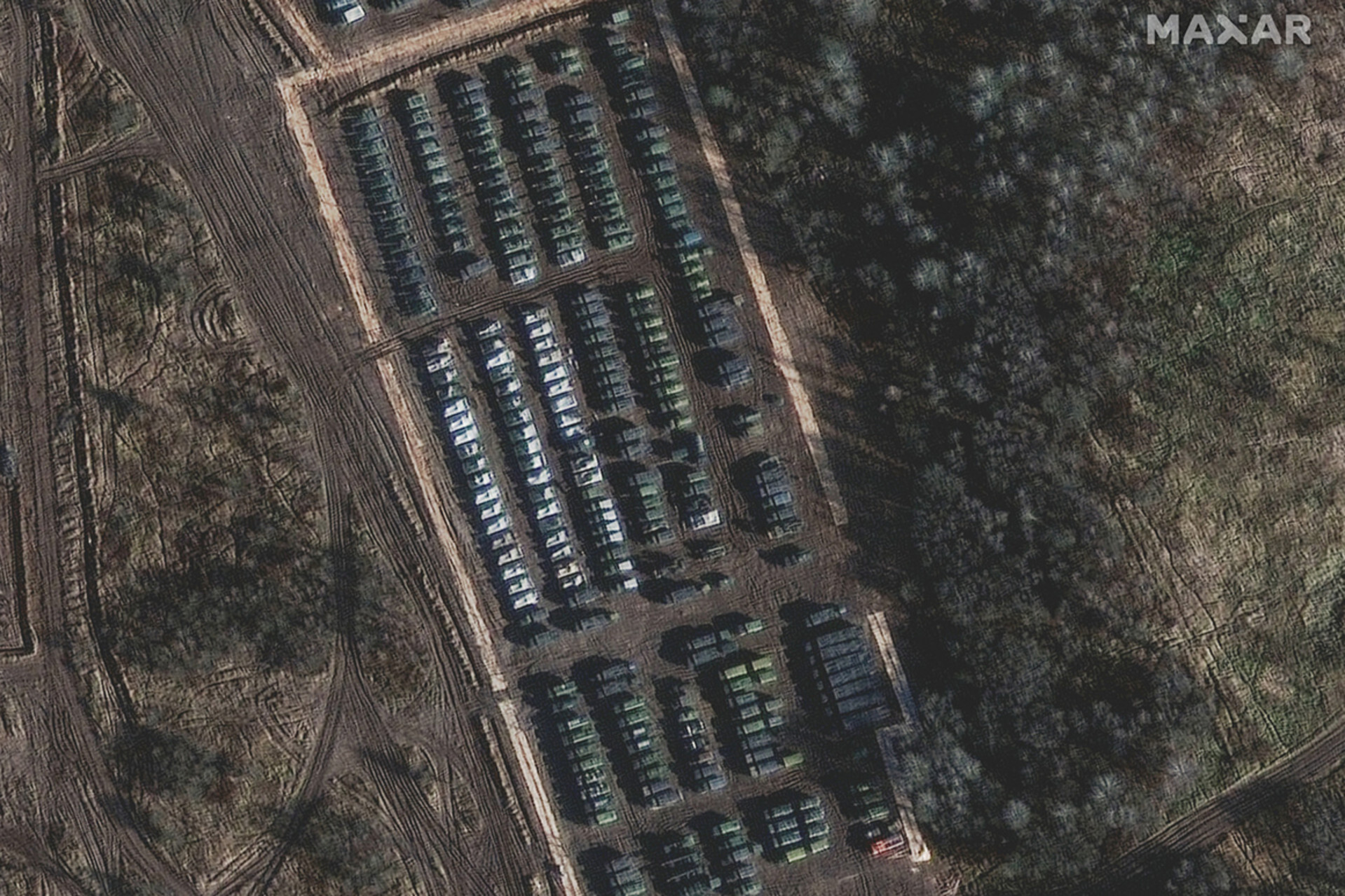 Politico: Спутниковые снимки подтверждают наращивание войск России у границ Украины – фото