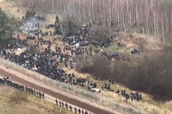 "Месть Лукашенко, план Путина". Как толпа мигрантов пыталась прорвать границу в Польшу