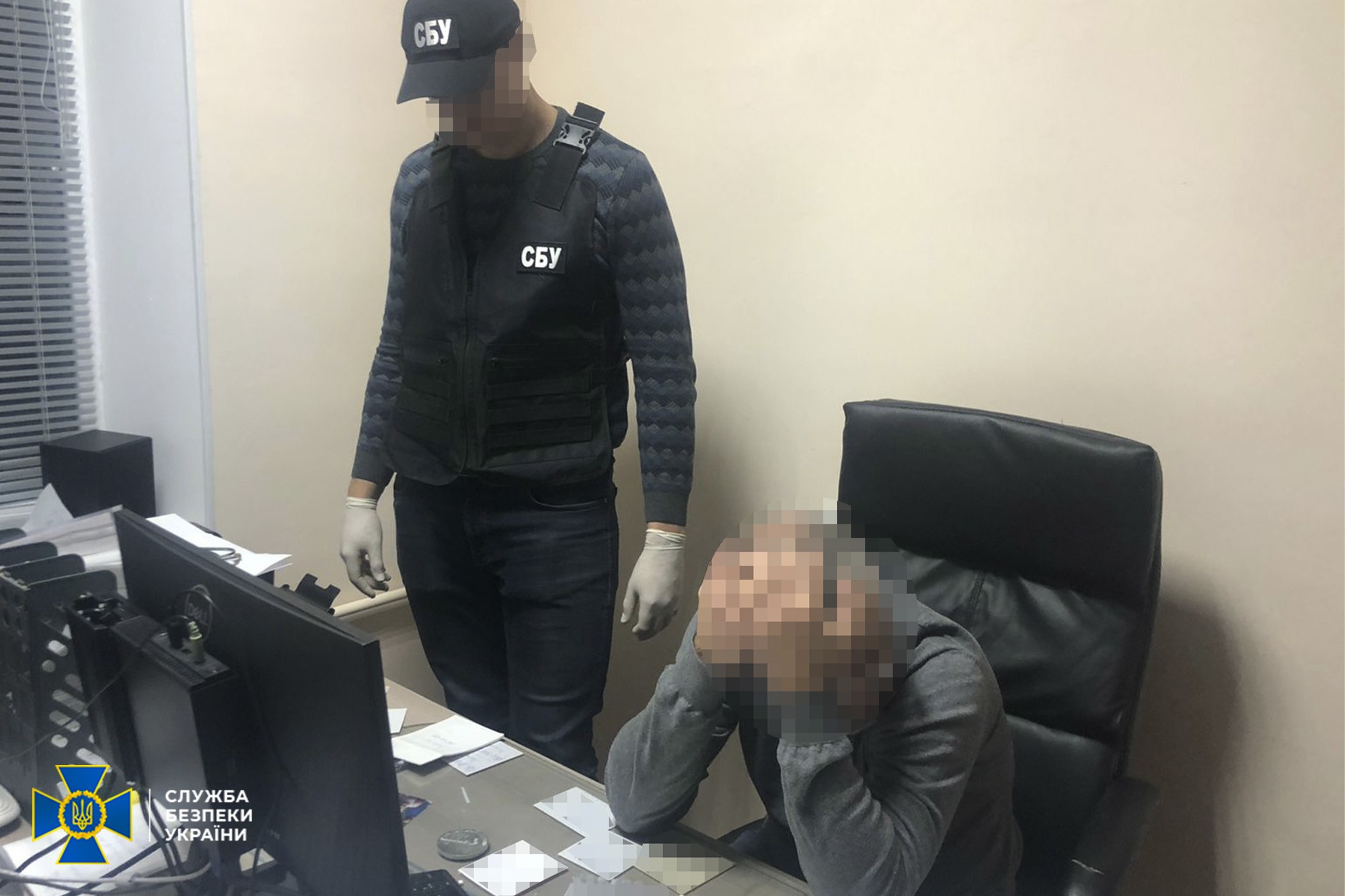 Задержание врача за поддельные COVID-сертификаты, Днепр (фото – СБУ) В Днепре задержан врач, получал до 75 000 грн в день за фейковые COVID-сертификаты – СБУ