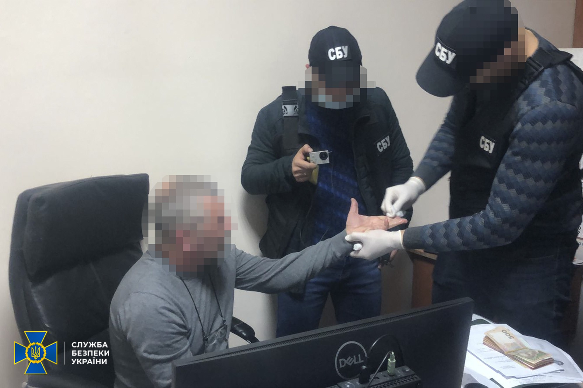 В Днепре задержан врач, получал до 75 000 грн в день за фейковые COVID-сертификаты – СБУ