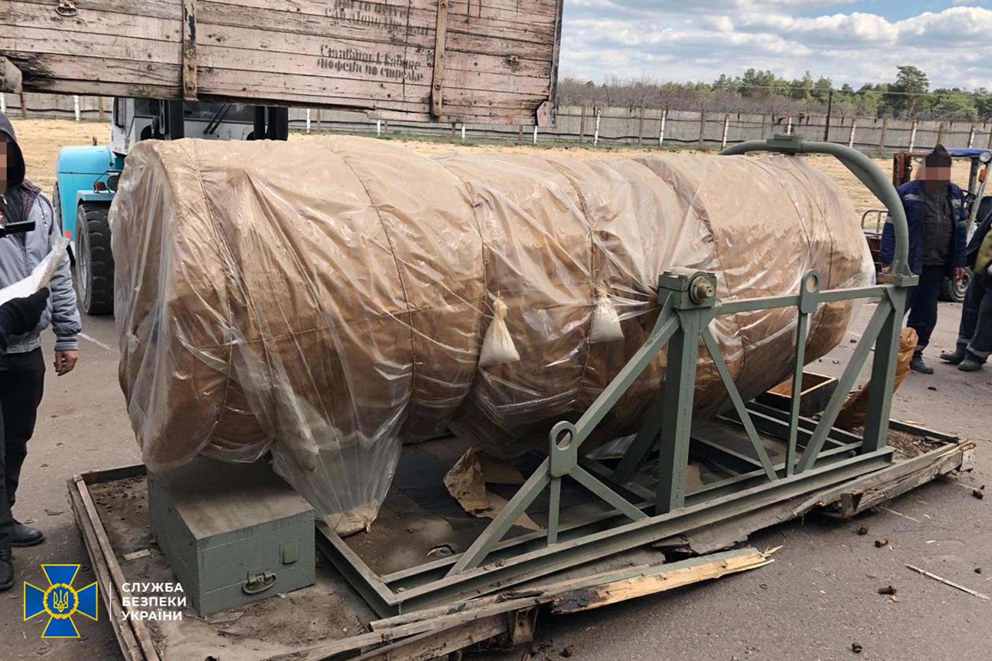 Озброєння (Фото – СБУ) Вперше в Україні. СБУ передала Міноборони 500 тонн вилученої зброї на 1 млрд грн – відео