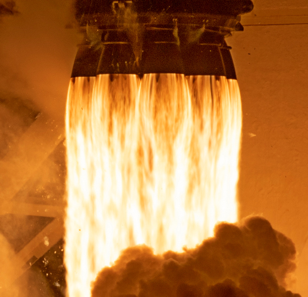Робота двигунів на старті (фото — NASA) Робота двигунів на старті (фото — NASA)