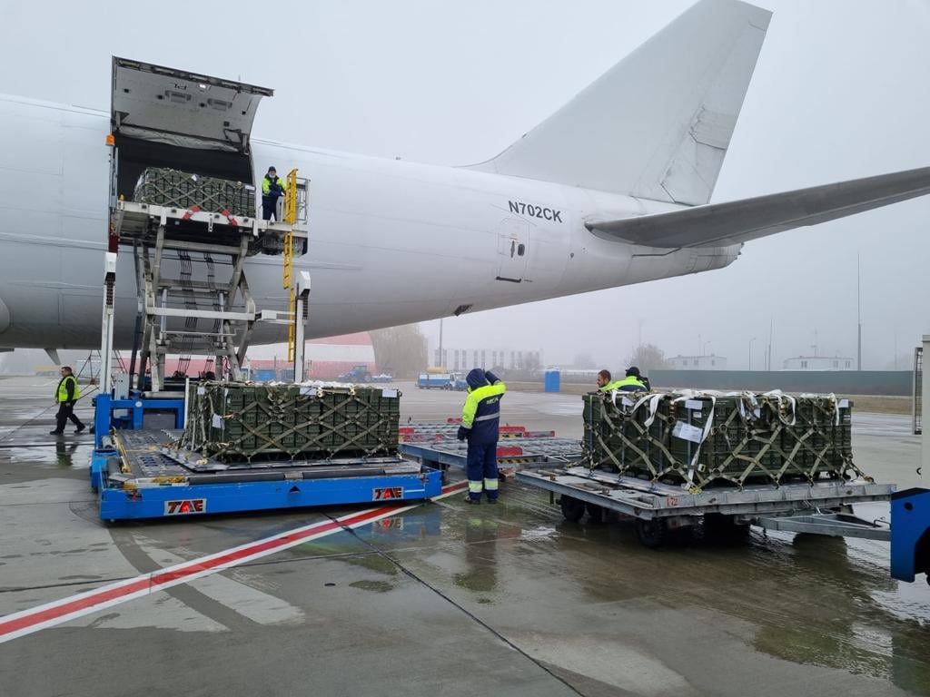 До України прибула четверта партія допомоги від США: 80 000 кг боєприпасів