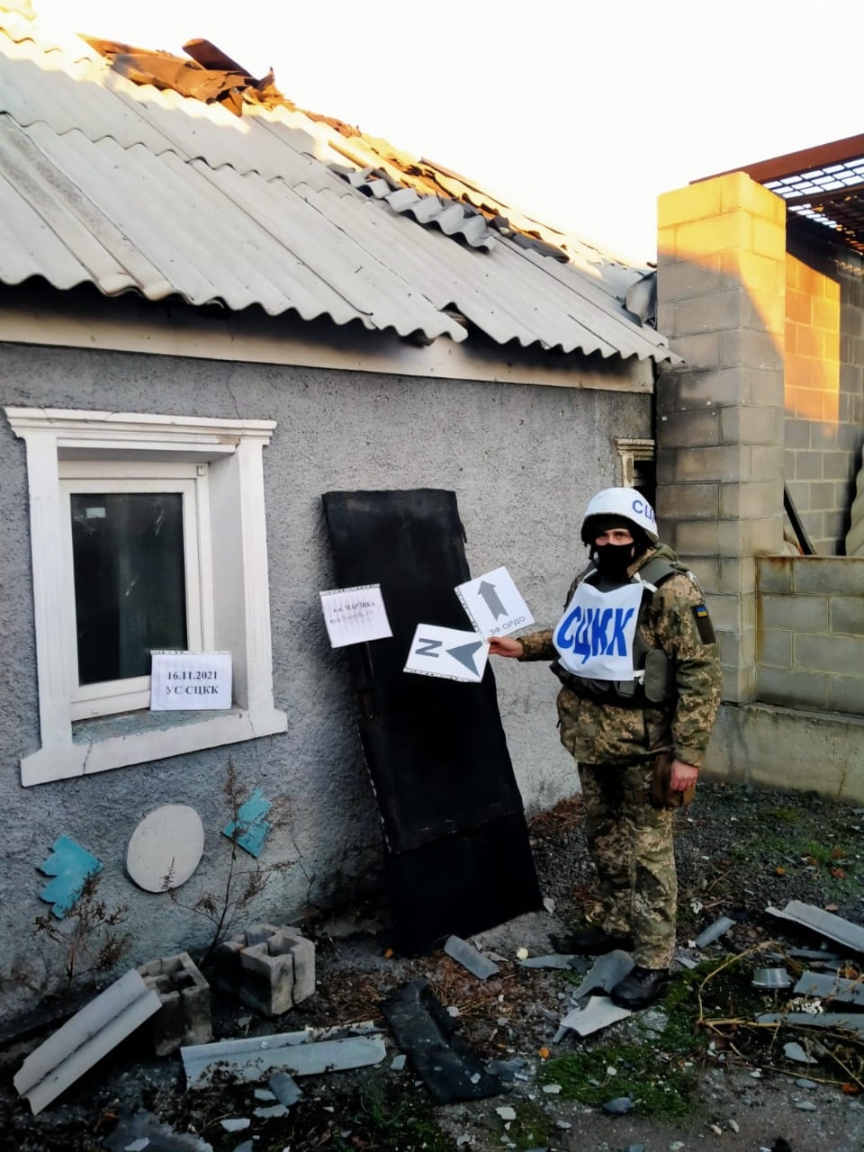 Фото: facebook.com/pressjfo.news Боевики наращивают обстрелы населенных пунктов. Из минометов накрыли Марьинку: фото