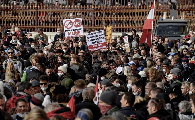 В Австрии протестовали против локдауна и вакцинации: были стычки с полицией –  фото, видео