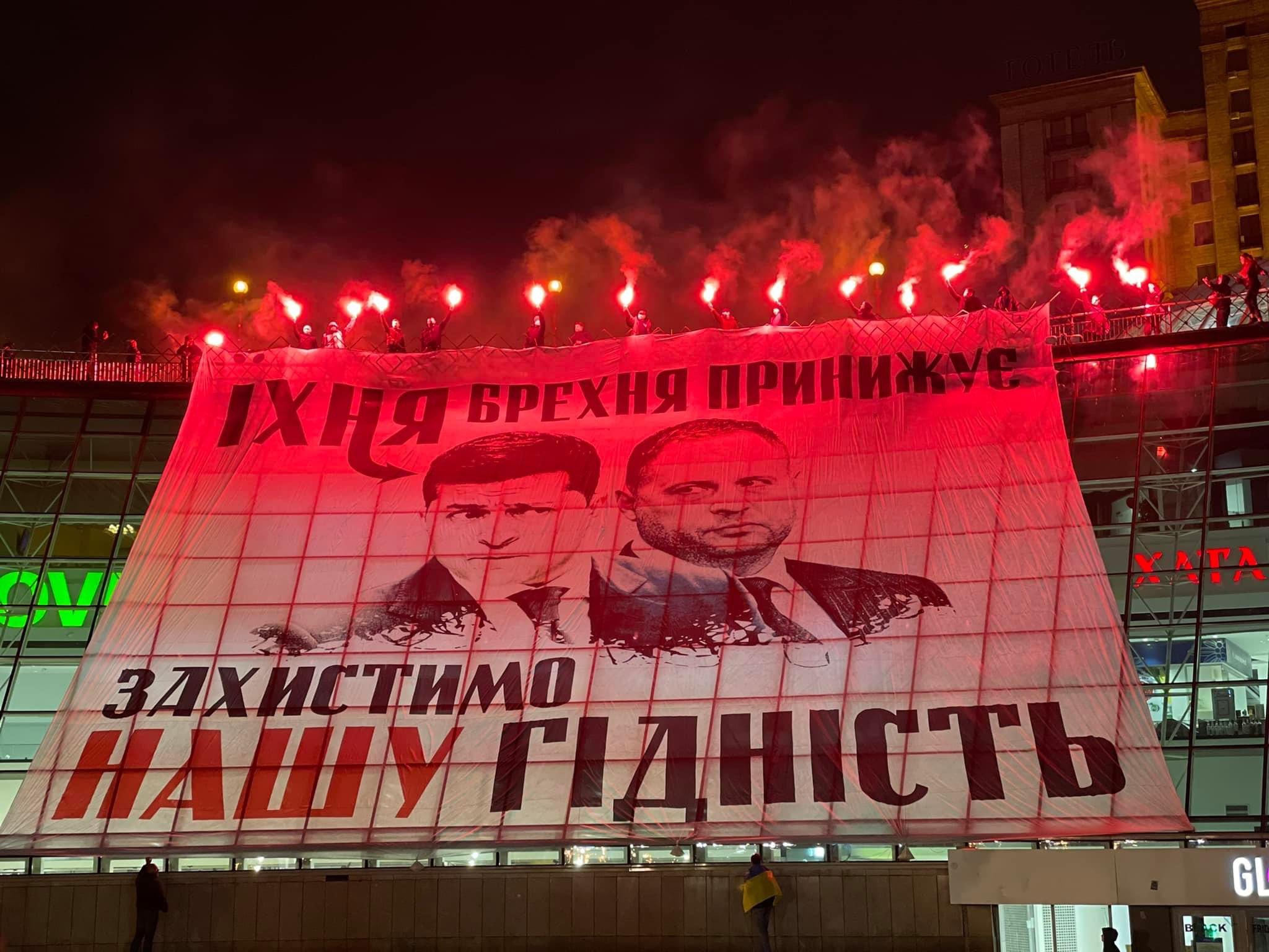 Фото: twitter.com/SarganLarysa В Киеве провели памятное шествие в честь погибших героев Небесной сотни: видео
