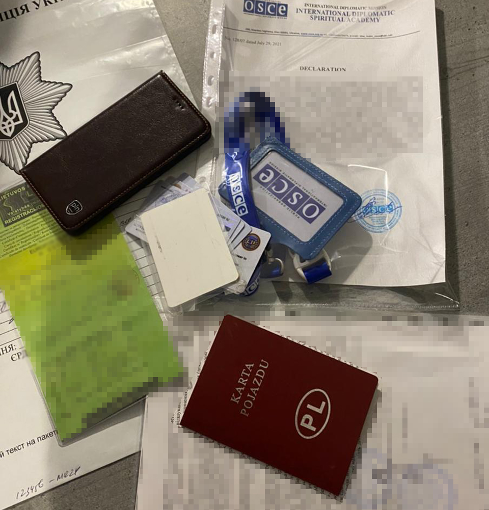 Фейкові посвідчення місії ОБСЄ за 1500 євро. У Києві викрили шахраїв