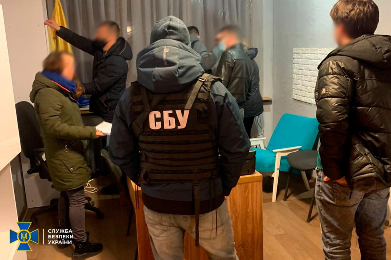 "Собирали людей, деньги, оружие. Полный пакет". Как Россия раскачивает области Украины