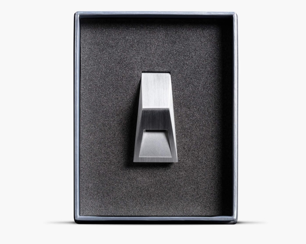 Свисток Tesla Cyberwhistle. Фото – Tesla