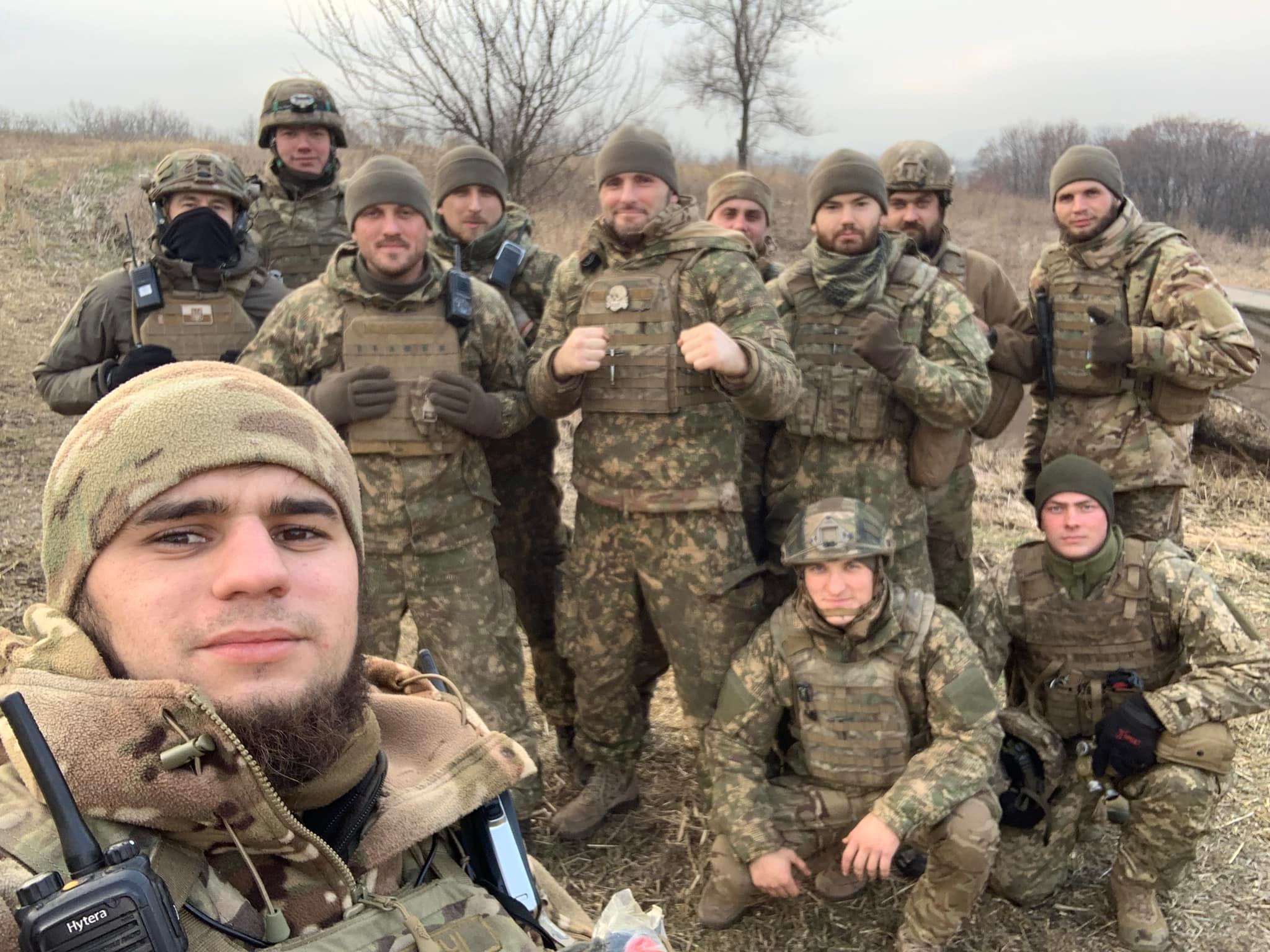 Да Вінчі та Правий сектор (Фото – Facebook Коцюбайло) Зеленський нагородив "Да Вінчі" зіркою Героя України. Це ветеран війни із Правого сектору