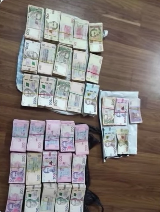 Скриншот с видео Bihus.Info показали фото с "обыска у Кивы". Но выяснилось, что журналисты ошиблись: видео