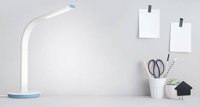 "Розумна" лампа Philips Eyecare Smart Lamp 2S. Фото – Philips