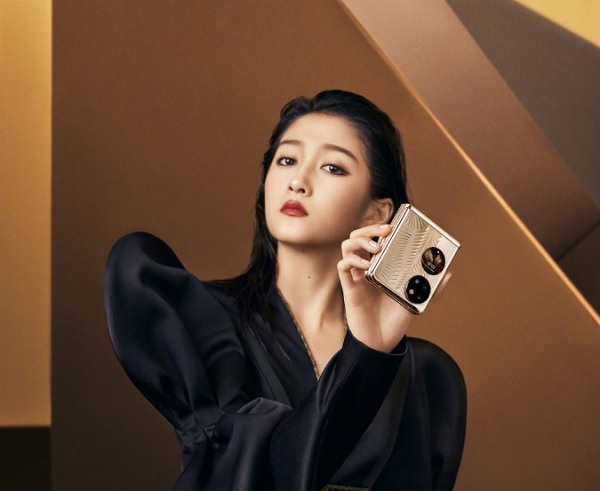 Складаний смартфон Huawei P50 Pocket вперше показали на стильних фото