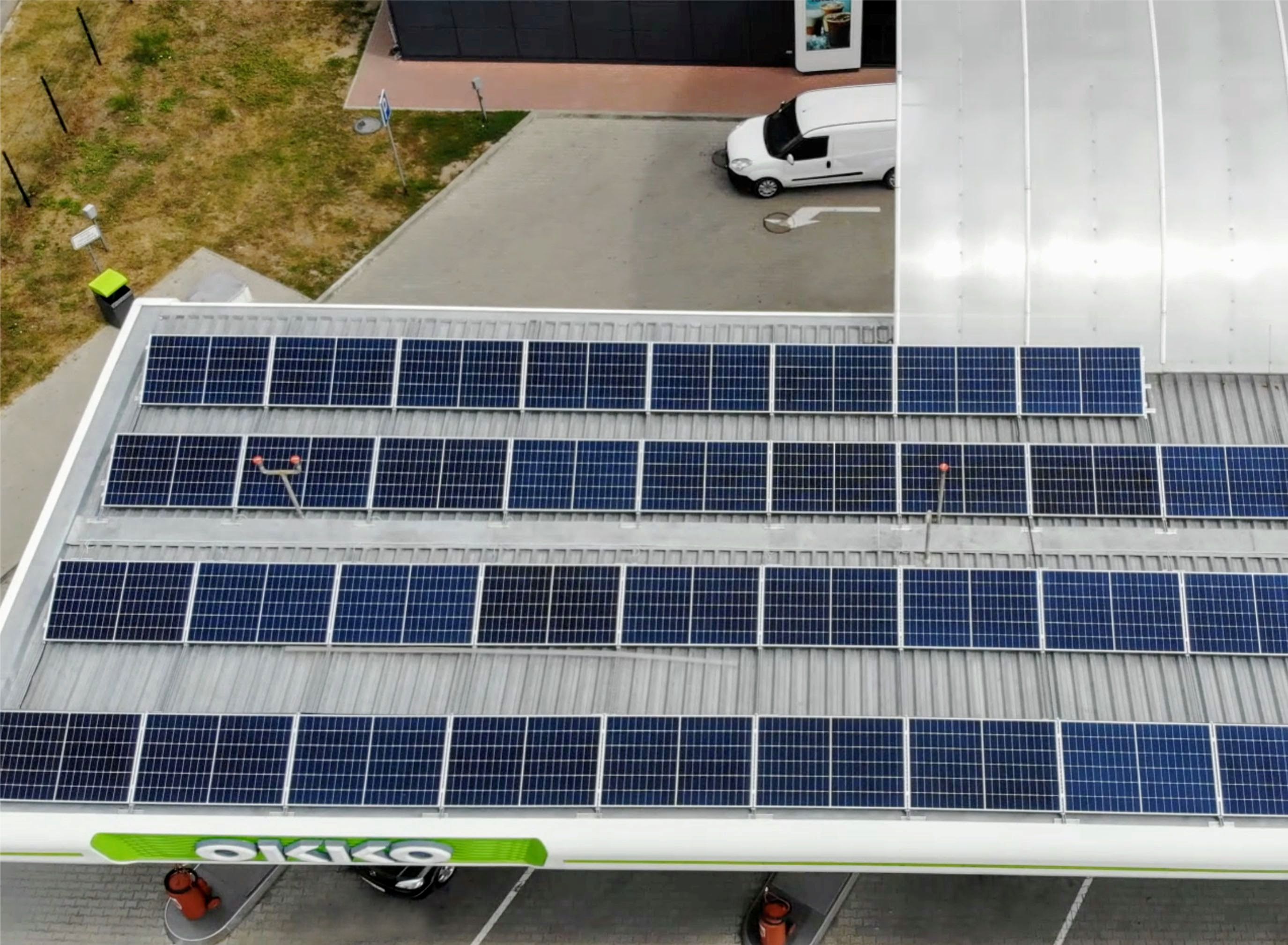 Сеть ОККО за год установила 50 солнечных электростанций на заправках