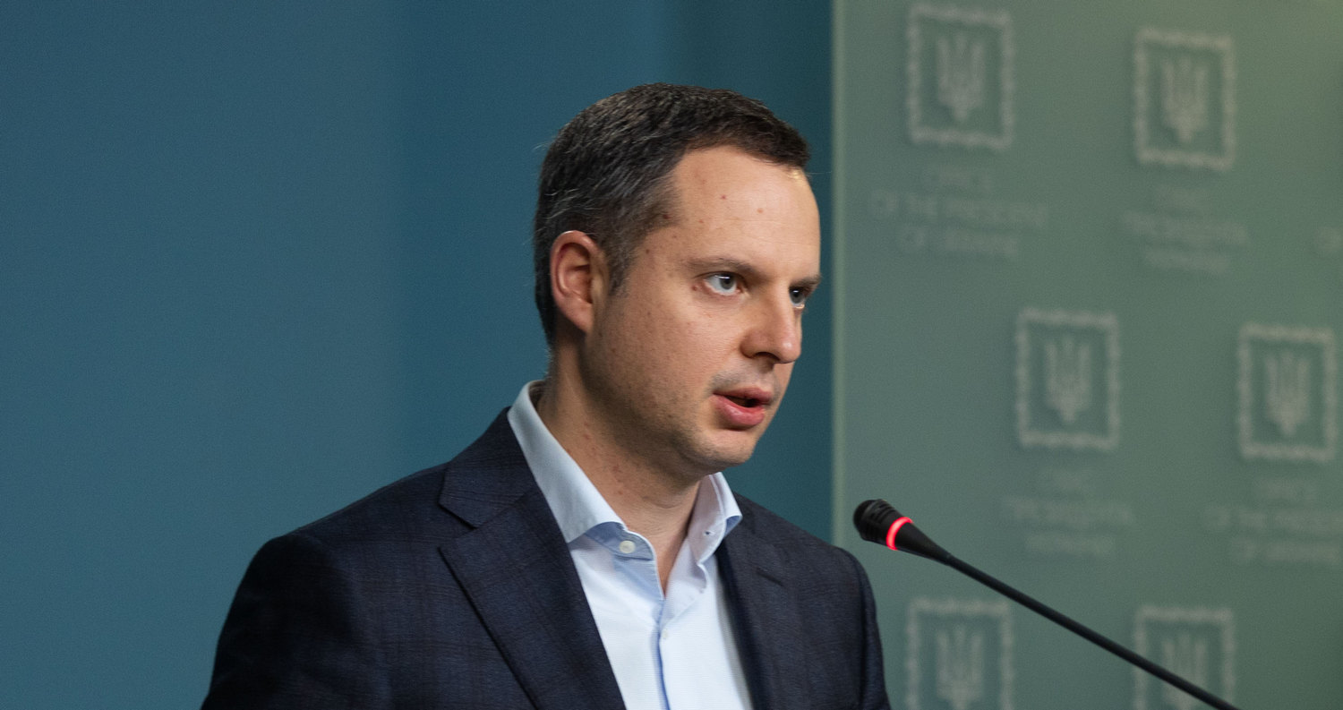 Бизнес-неделя: украинцев выпустят за границу, налоговая реформа и минус 1 трлн из бюджета