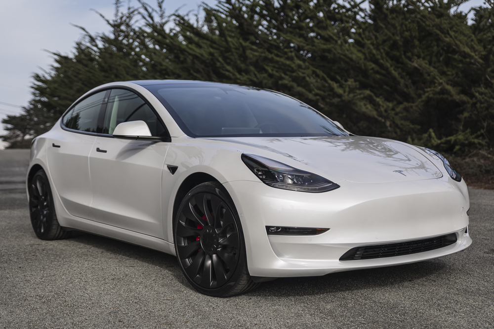 Tesla Model 3 (фото: depositphotos.com)