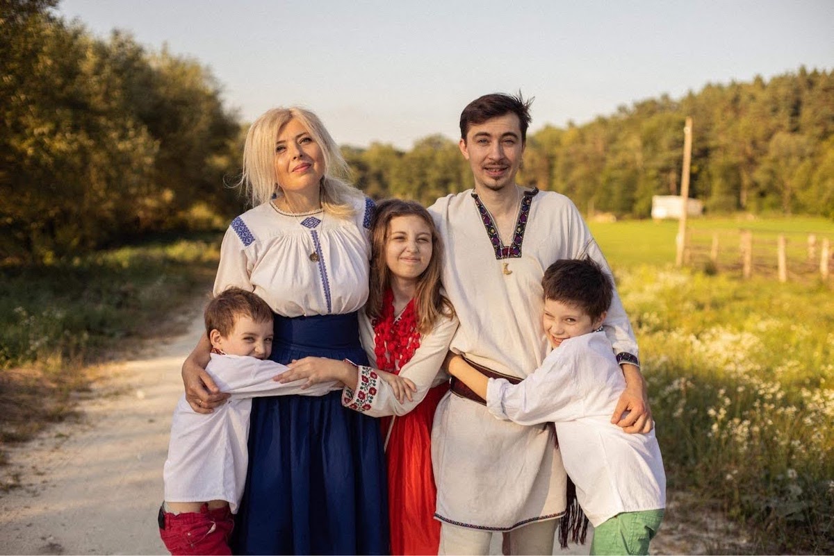 Коли мистецтво огортає: родинна історія онука знаменитого українського скульптора Миська