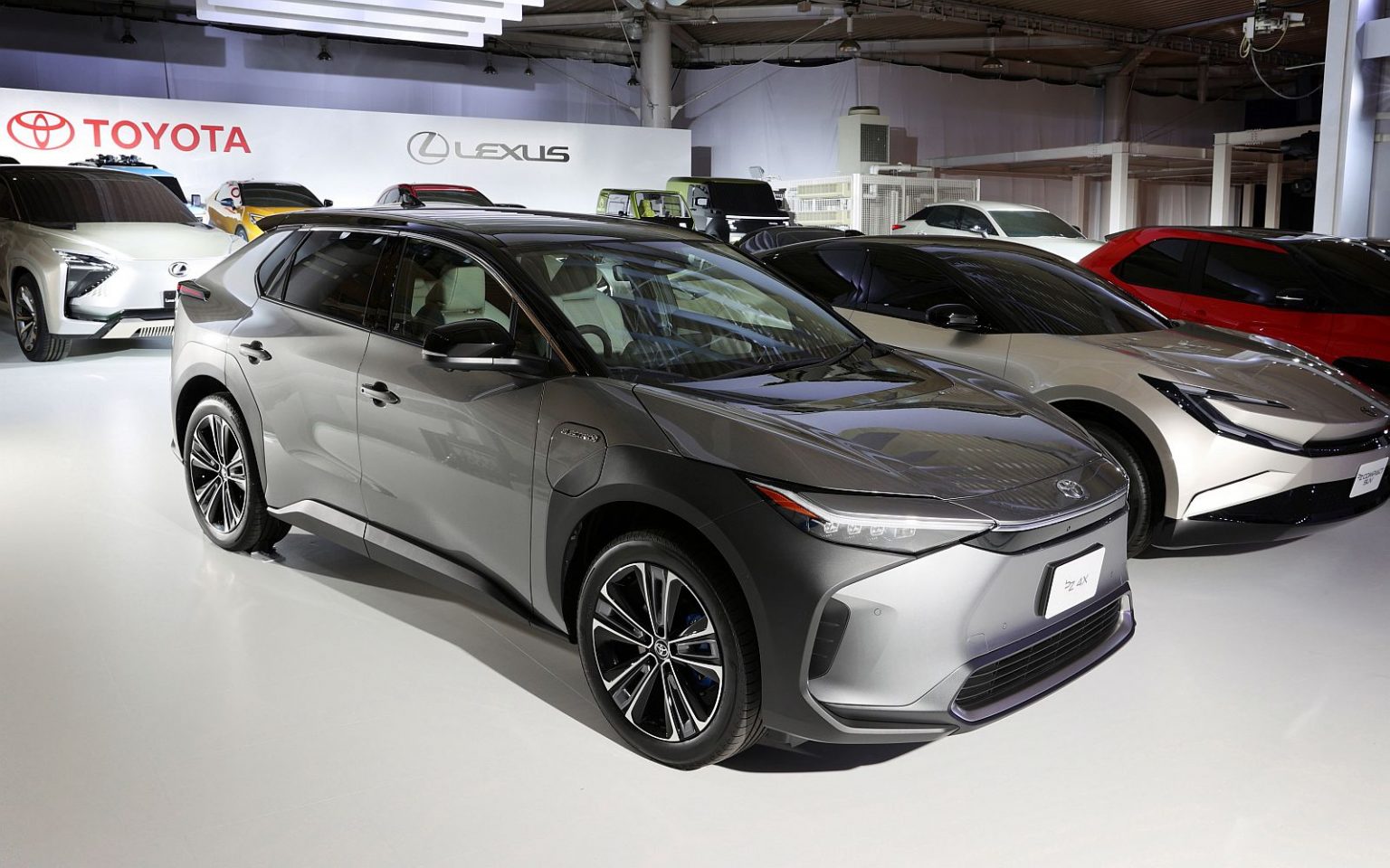 Ford, VW и Toyota делают все, чтобы обогнать Tesla. Чем они будут поражать? Список моделей