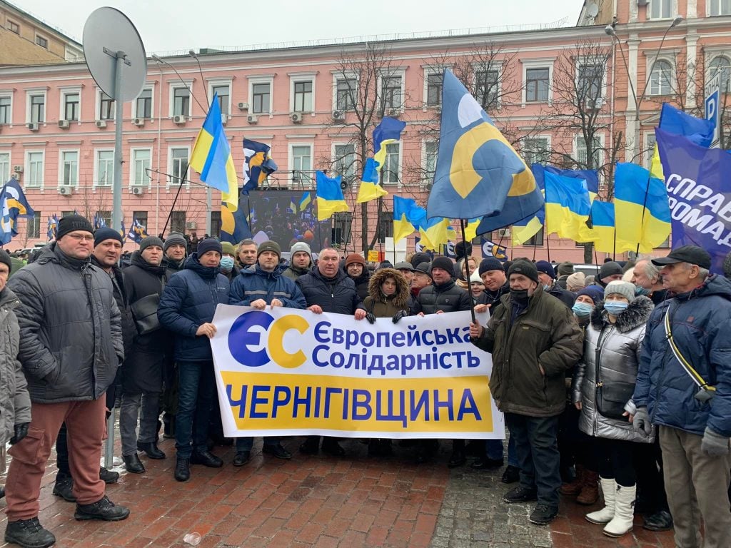 Акция под судом в поддержку Порошенко (фото – Евросолидарность) Суд избирает меру пресечения Порошенко: прокуроры настаивают на аресте – трансляция