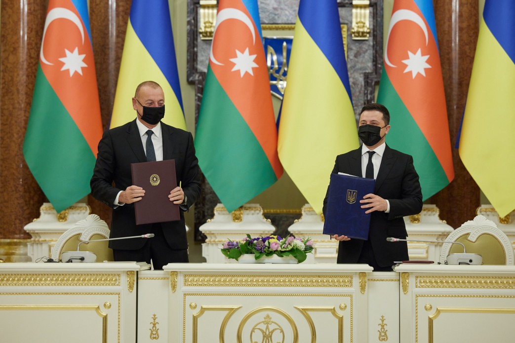 Бизнес-неделя: гривню штормит, зарплаты айтишников растут, а НБУ повысил ключевую ставку