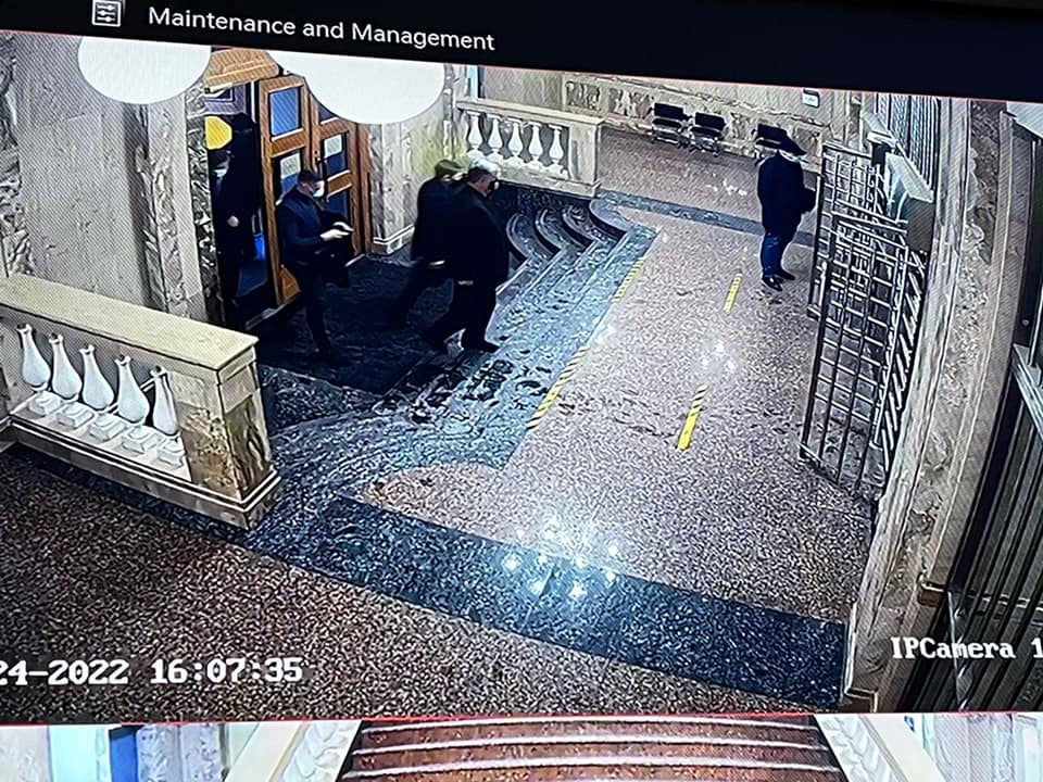 Фото: facebook.com/dbr.gov.ua Порошенко ушел из бюро через семь минут после прибытия, не дождавшись следователя – ГБР