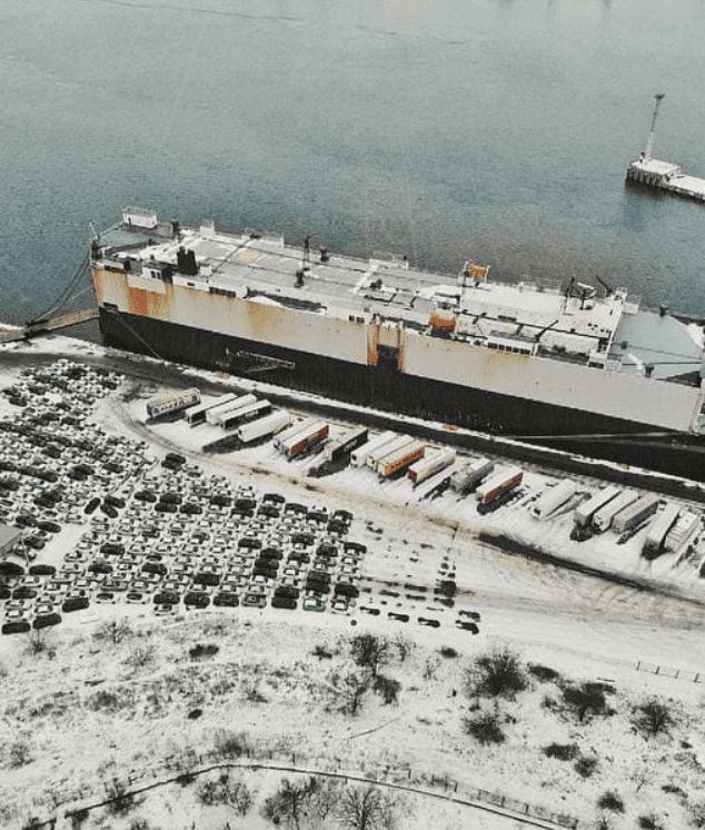 Порт Черноморска переполнен иномарками из Кореи из-за новых тарифов растаможки – фото 