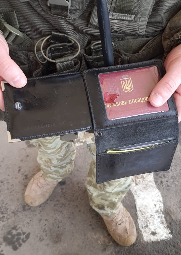 Оккупанты с дрона обстреляли пункт пропуска на Донбассе: военного спас жетон – фото