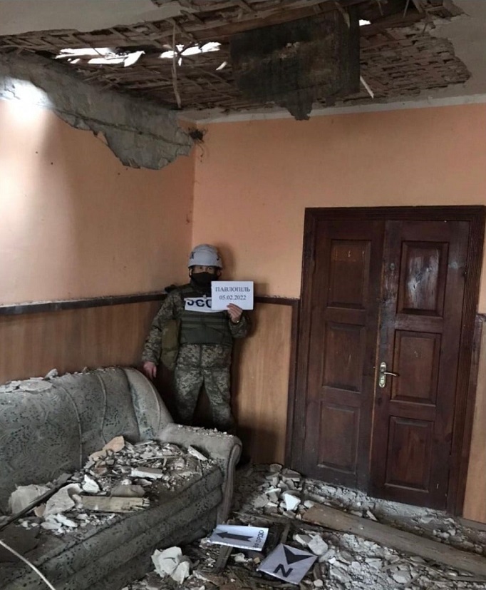 Боевики ранили двух военных и атаковали село с беспилотников: фото последствий обстрелов