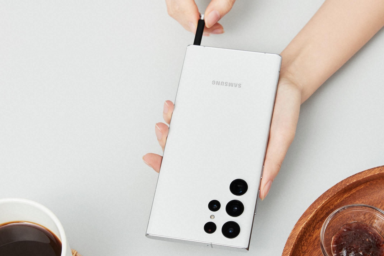 Samsung показала лінійку Galaxy S22. Враження, характеристики, ціни та порівняння з Galaxy S21