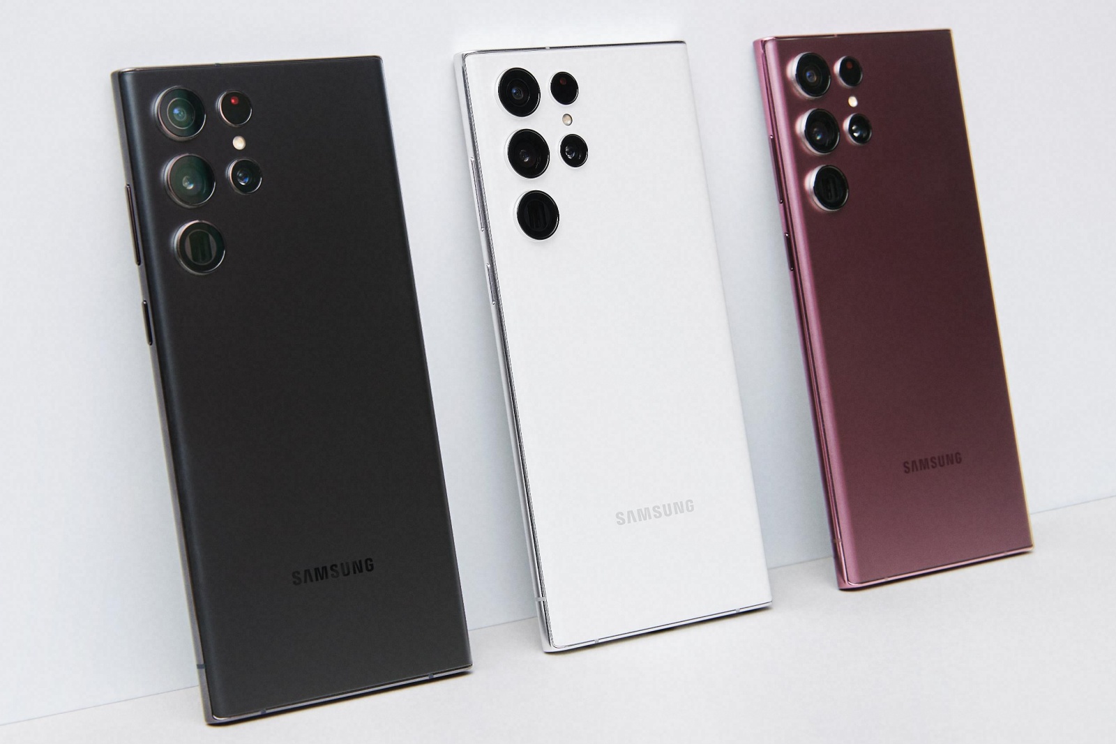 Samsung показала лінійку Galaxy S22. Враження, характеристики, ціни та порівняння з Galaxy S21
