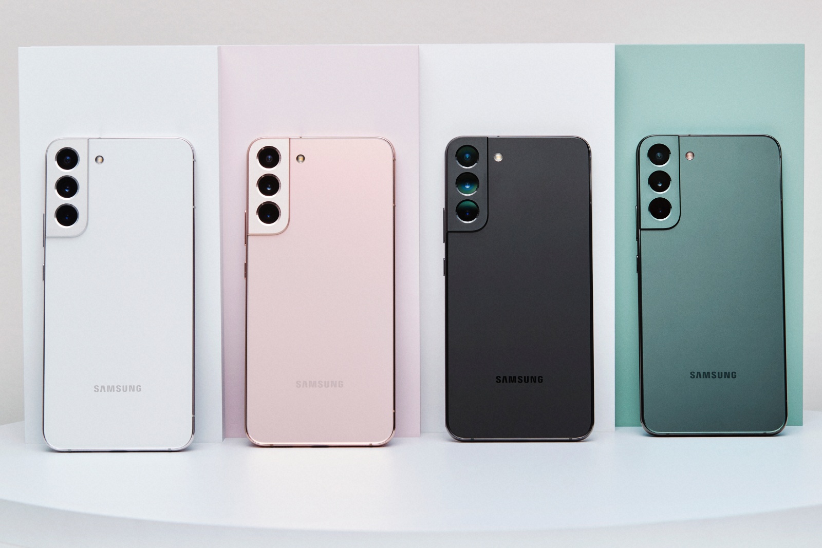 Samsung показала лінійку Galaxy S22. Враження, характеристики, ціни та порівняння з Galaxy S21