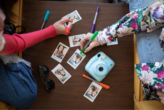 Камера для миттєвих фото Fujifilm Instax Mini 11. Фото – Fujifilm