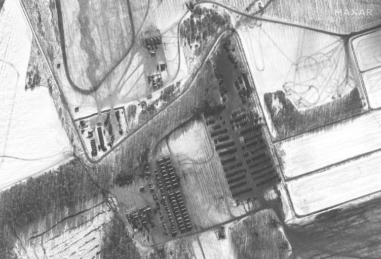 Росія і далі нарощує війська у Криму, Білорусі та біля кордонів України: фото з супутника