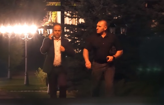 Малюк на дне рождения Татарова (Скриншот из видео УП) Кабмин назначил Малюка заместителем Монастырского. Летом Зеленский уволил его из СБУ