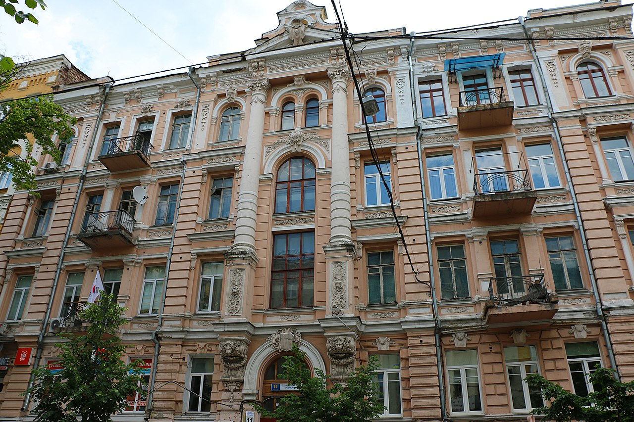 Вул.Пушкінська, 11. Будинок, де жила Ірен Немировськи. Фото: uk.wikipedia.org