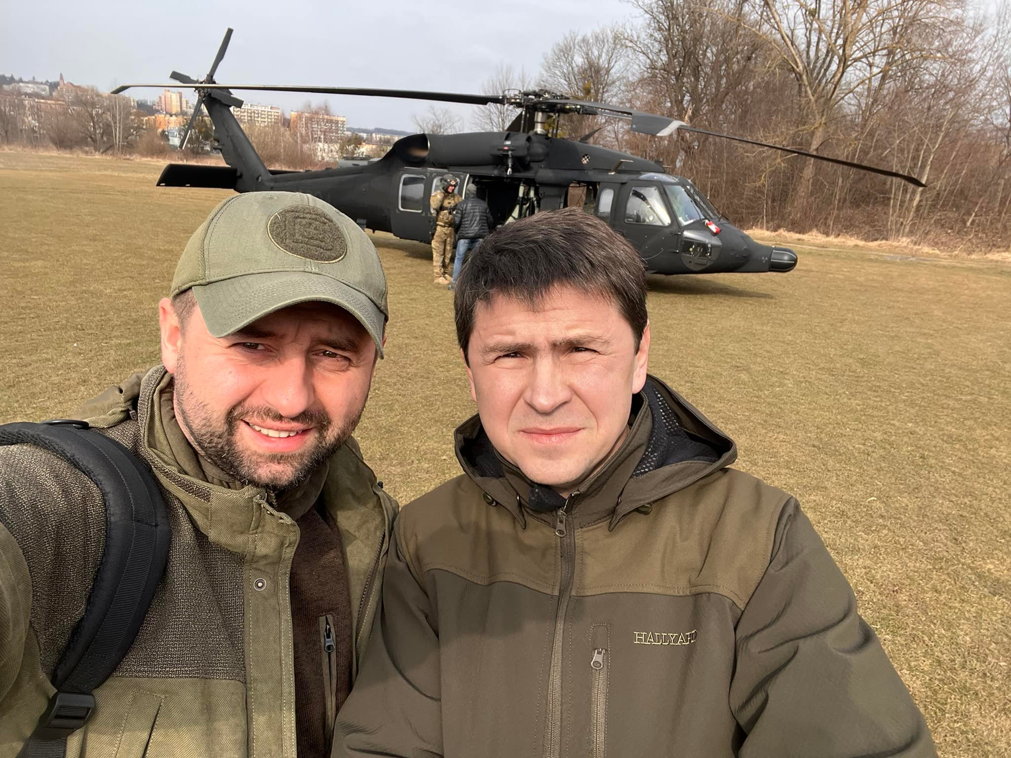 Фото: Facebook David Braun Арахамія та Подоляк вилетіли на переговори. Програма-мінімум – гуманітарні коридори: фото
