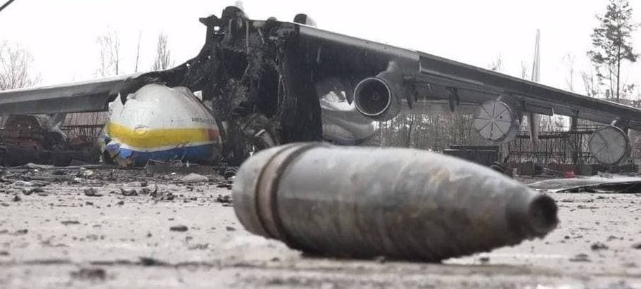 Появились фото уничтоженной оккупантами "Мрии" Ан-225 в Гостомеле