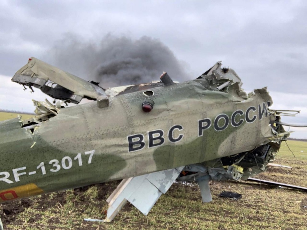 Один зі збитих вертольотів (фото – сторінка ВМС ЗСУ у Facebook) Морські піхотинці збили одразу чотири вертольоти ворога біля Миколаєва