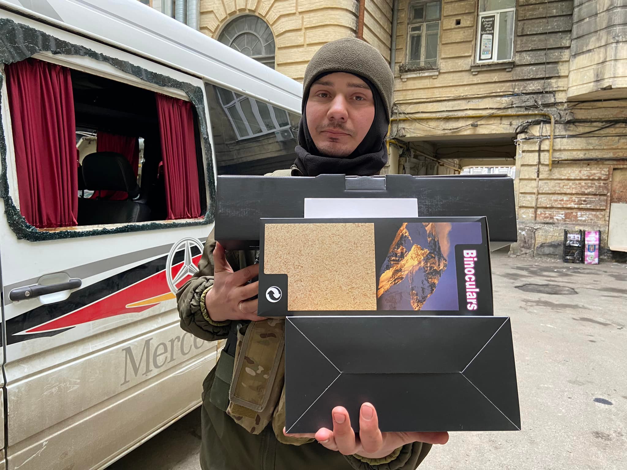 Повернись живим: Для ЗСУ закупили техніки на 360 млн грн за тиждень. Що передали