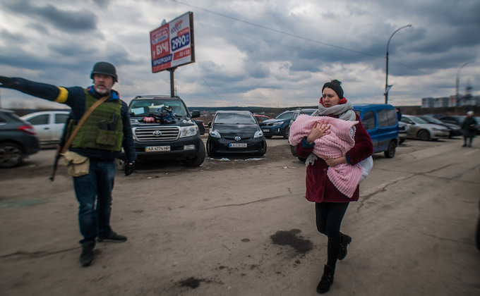 Українські служби евакуювали з Київської області понад 3000 людей: фото