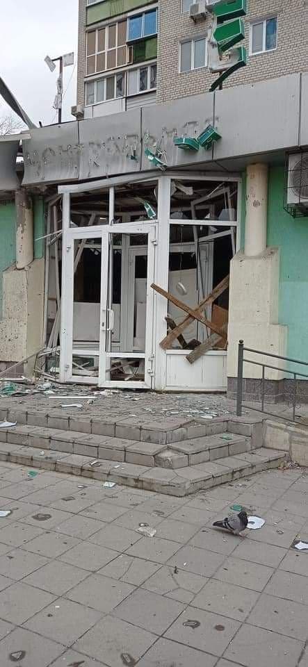 Луганська область. Окупанти зруйнували інтернат для дітей з вадами зору і пологовий стаціонар  - фото