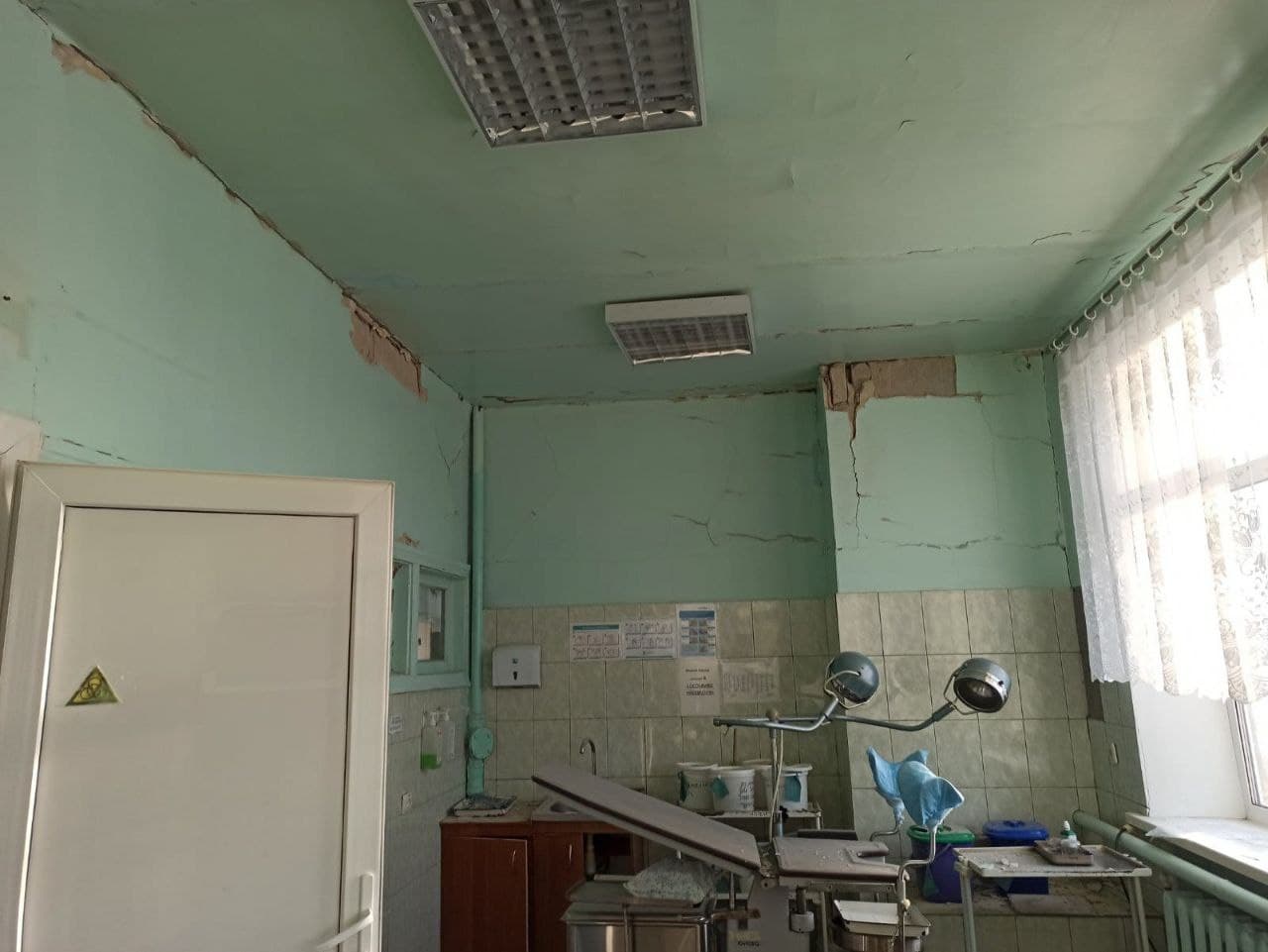 Пологовий будинок (Фото – Гайдай) Луганська область. Окупанти зруйнували інтернат для дітей з вадами зору і пологовий стаціонар - фото