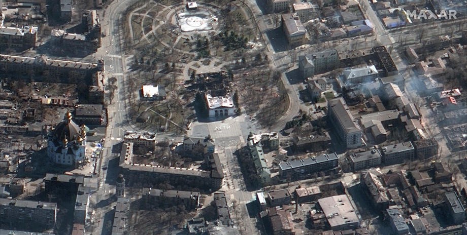 Маріуполь. Зруйнований російськими військами драмтеатр зняли з супутника – фото