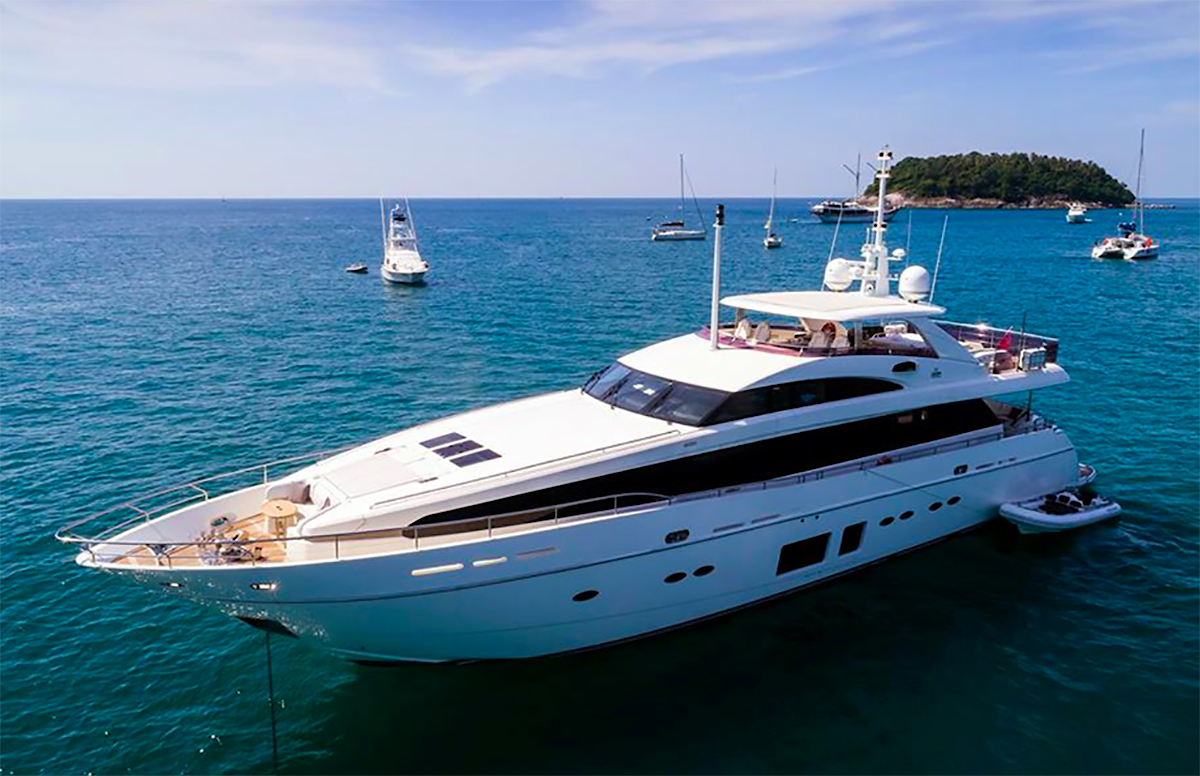 Яхта проекта Princess 32M. Так же выглядит и Nega. Фото: imperial-yachts.com Яхта проєкту Princess 32M. Так само виглядає і Nega. Фото: imperial-yachts.com