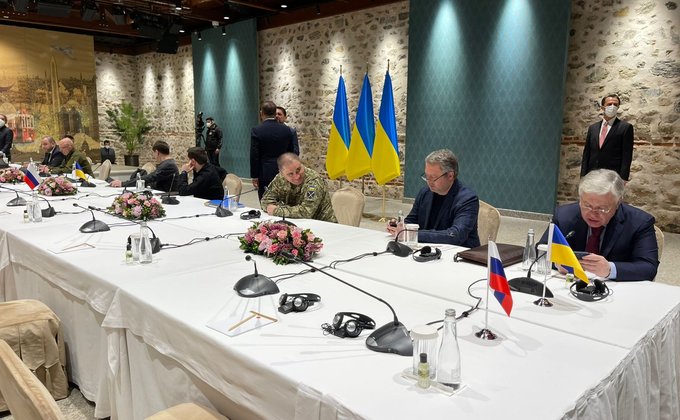 У Стамбулі розпочалися переговори України та Росії: фото, відео, склад української делегації
