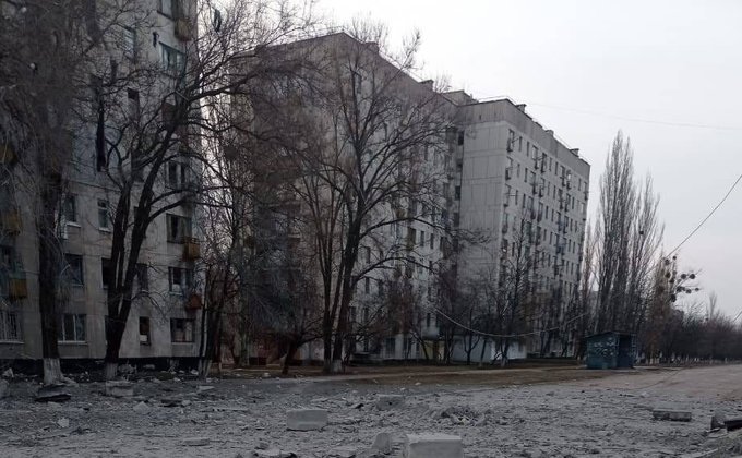 Російські війська з важкого озброєння вдарили по житлових районах Лисичанська – фото, відео