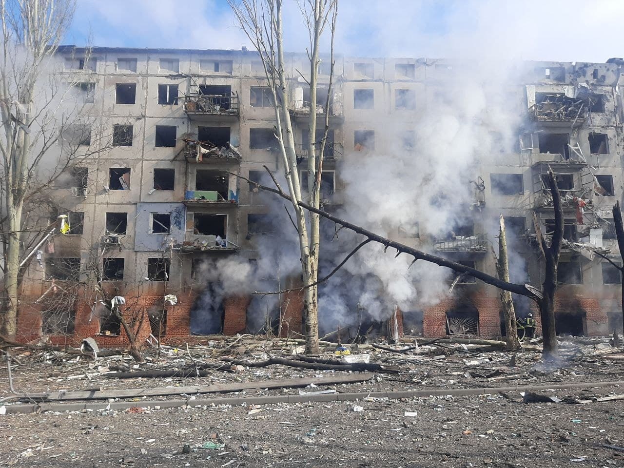 Наслідки ракетного удару по Авдіївці (фото – Павло Кириленко)