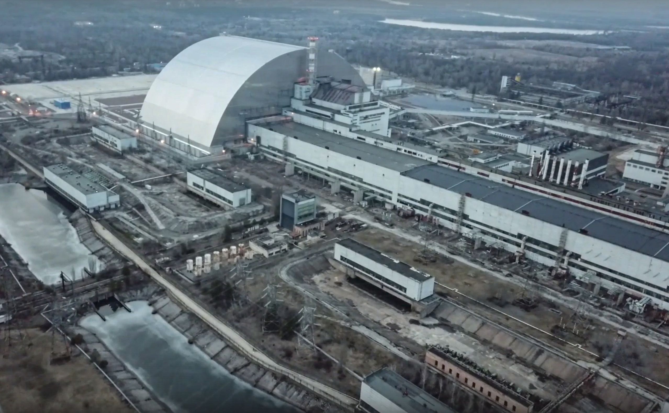 Вигляд на Чорнобильську АЕС у час, коли вона була захоплена російськими військами, 7 березня 2022 року (фото — МО РФ)