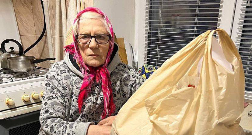 Защищать свой подъезд. Как соседи помогают друг другу во время войны - Фото